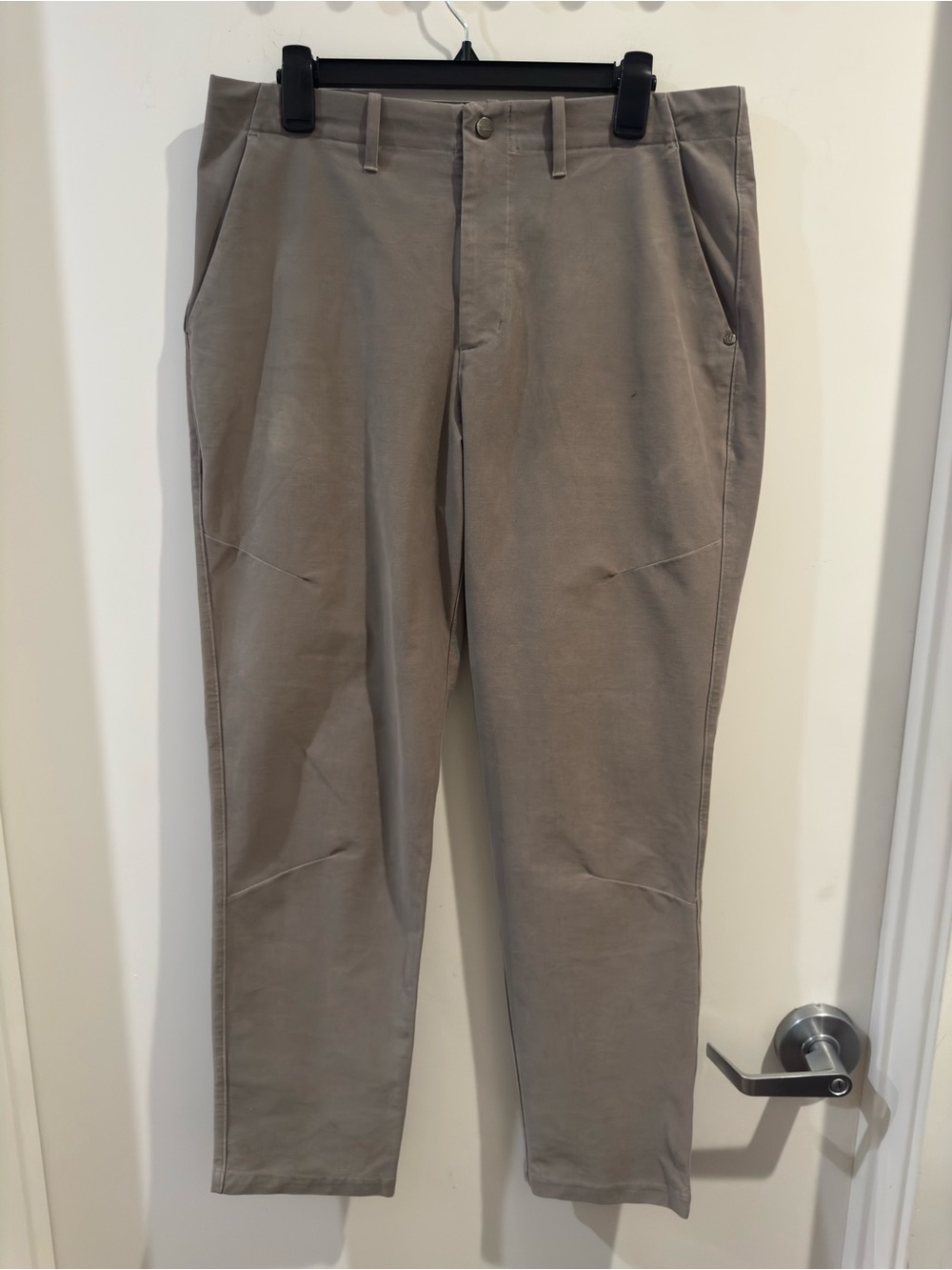 Vuori Outdoor Utility Pants Gray Articulate Knee Hiking V480 Mens Large (34x30)